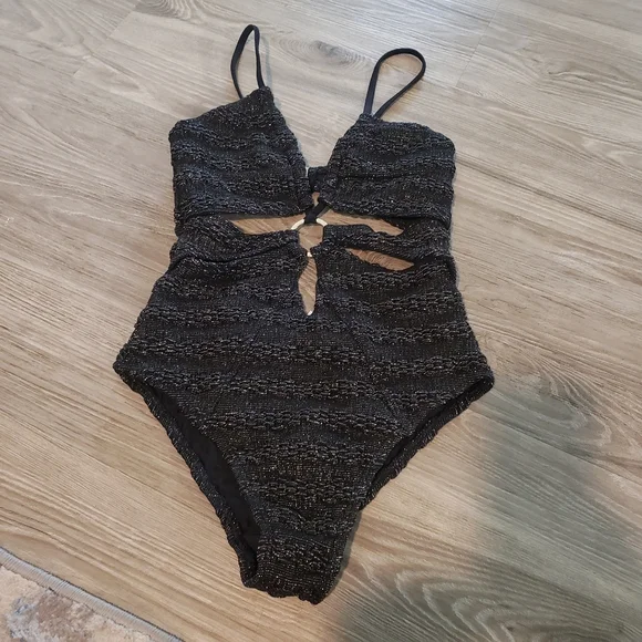 Suboo Nadine One Piece in Black and Gold - Picture 11 of 16